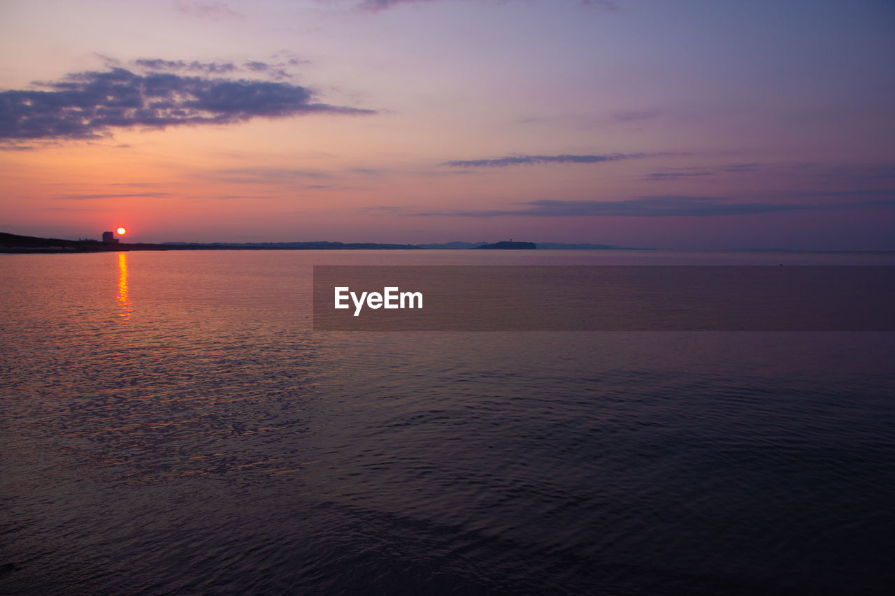 SCENIC VIEW OF SEA AGAINST ORANGE SKY