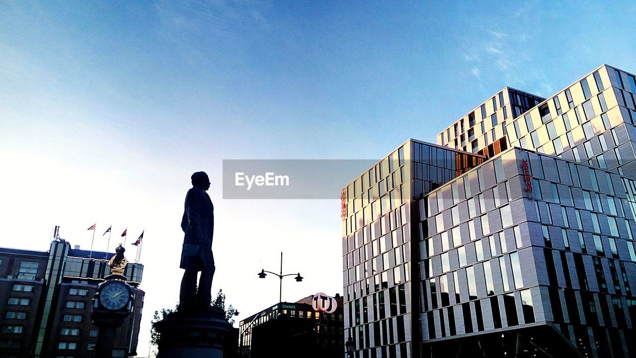 LOW ANGLE VIEW OF MODERN BUILDINGS AGAINST CLEAR SKY