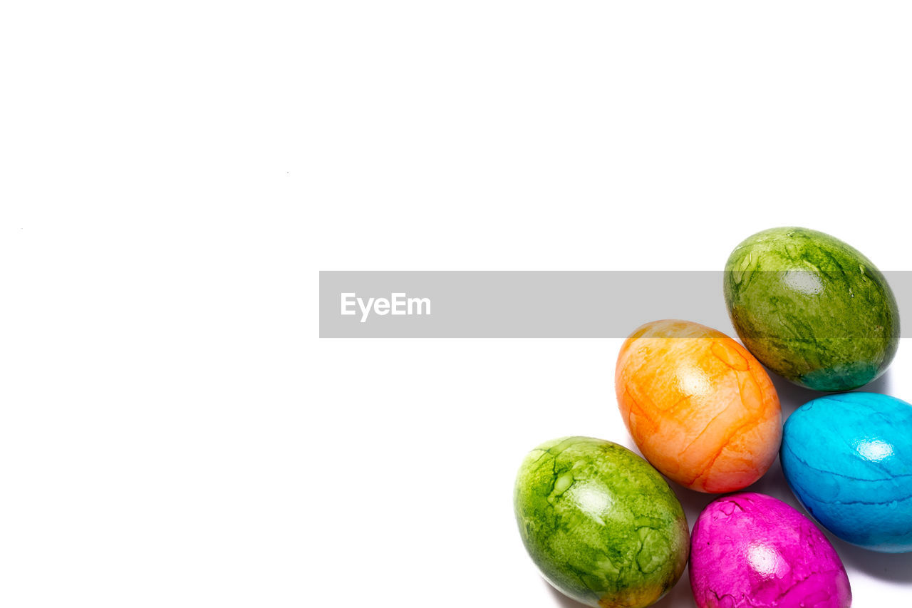 CLOSE-UP OF FRUITS OVER WHITE BACKGROUND