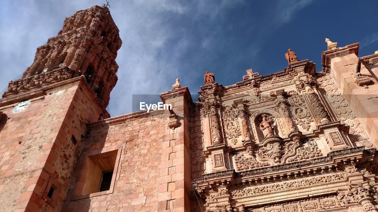 LOW ANGLE VIEW OF HISTORICAL BUILDING