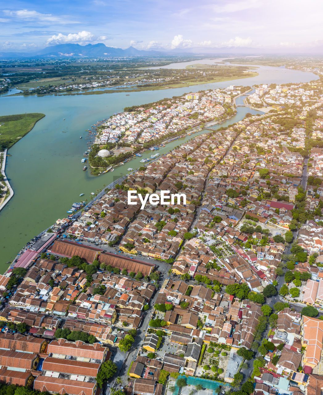 HIGH ANGLE VIEW OF BUILDINGS AND CITY AGAINST SKY