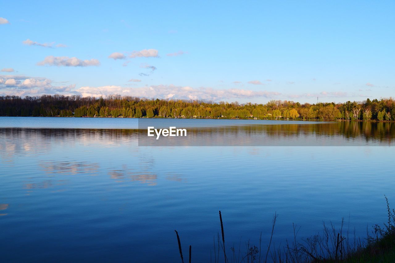 Idyllic shot of lake against sky