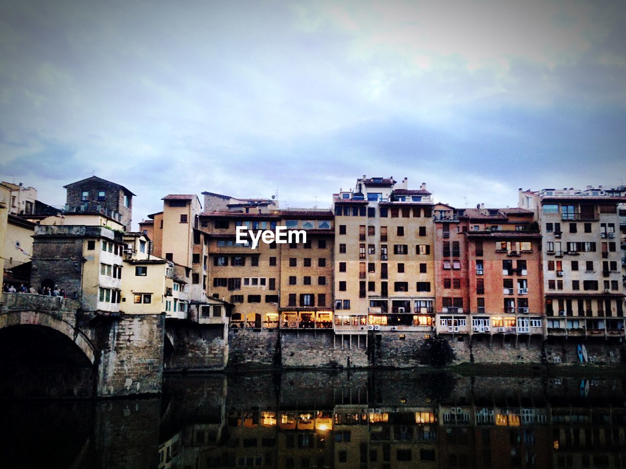 VIEW OF BUILDINGS AGAINST CLOUDY SKY