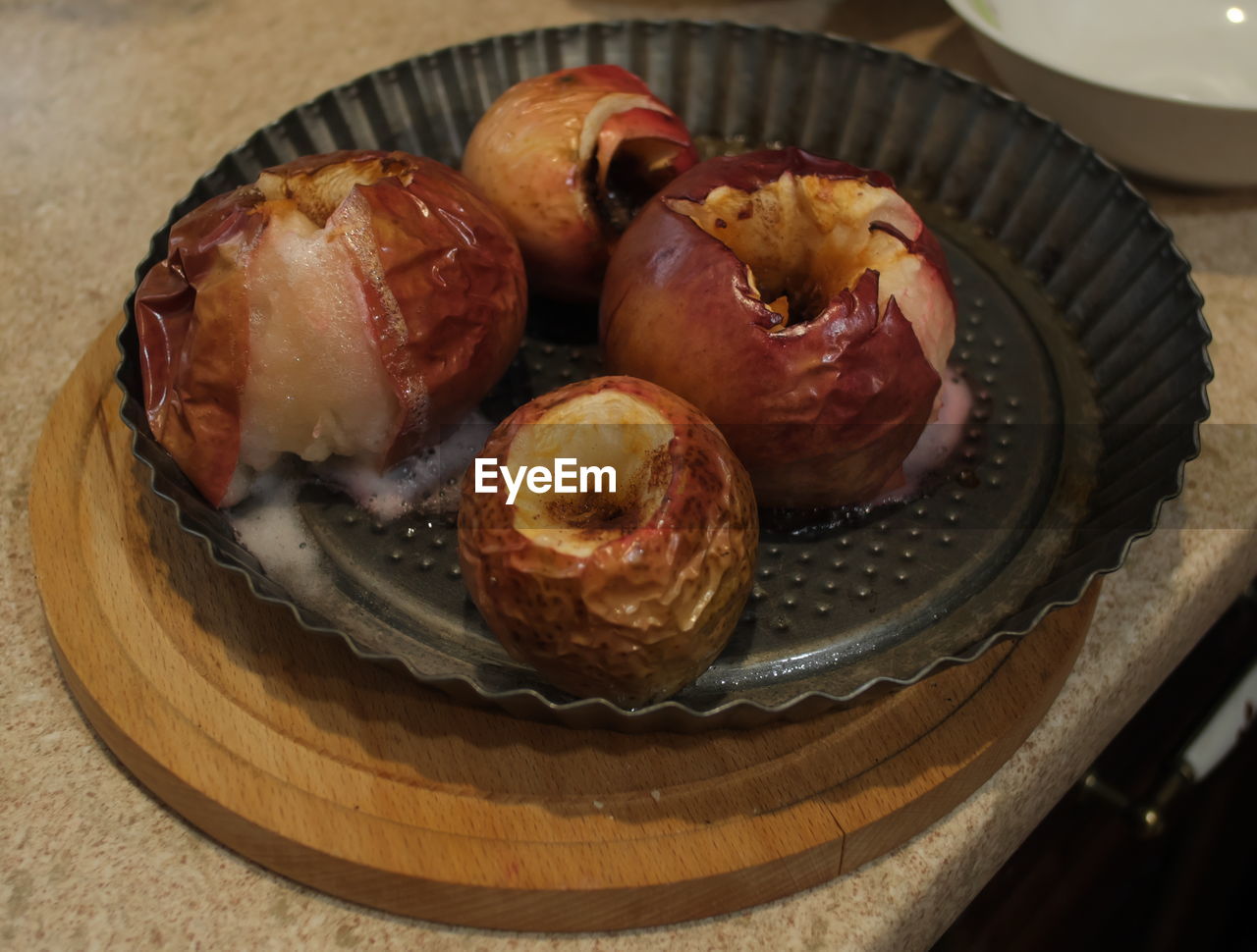 HIGH ANGLE VIEW OF FRUITS IN PLATE