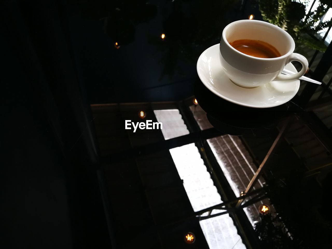 HIGH ANGLE VIEW OF COFFEE ON TABLE IN CUP