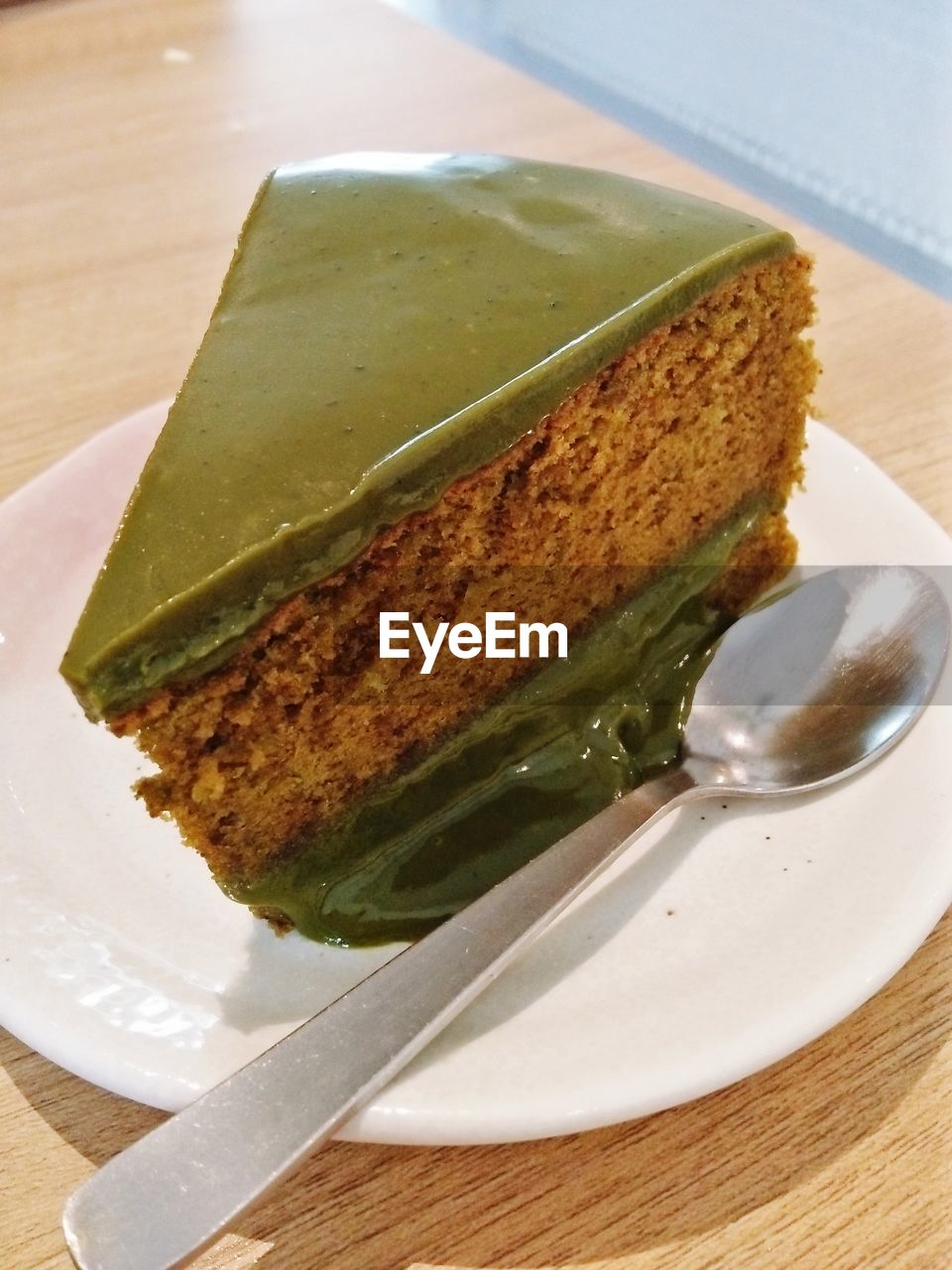 CLOSE-UP OF CAKE SERVED ON PLATE