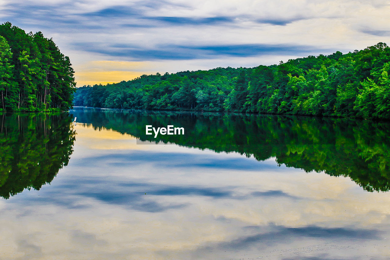 SCENIC VIEW OF LAKE AGAINST CLOUDY SKY