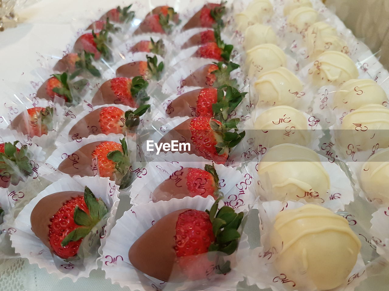 CLOSE-UP OF FOOD ON TABLE