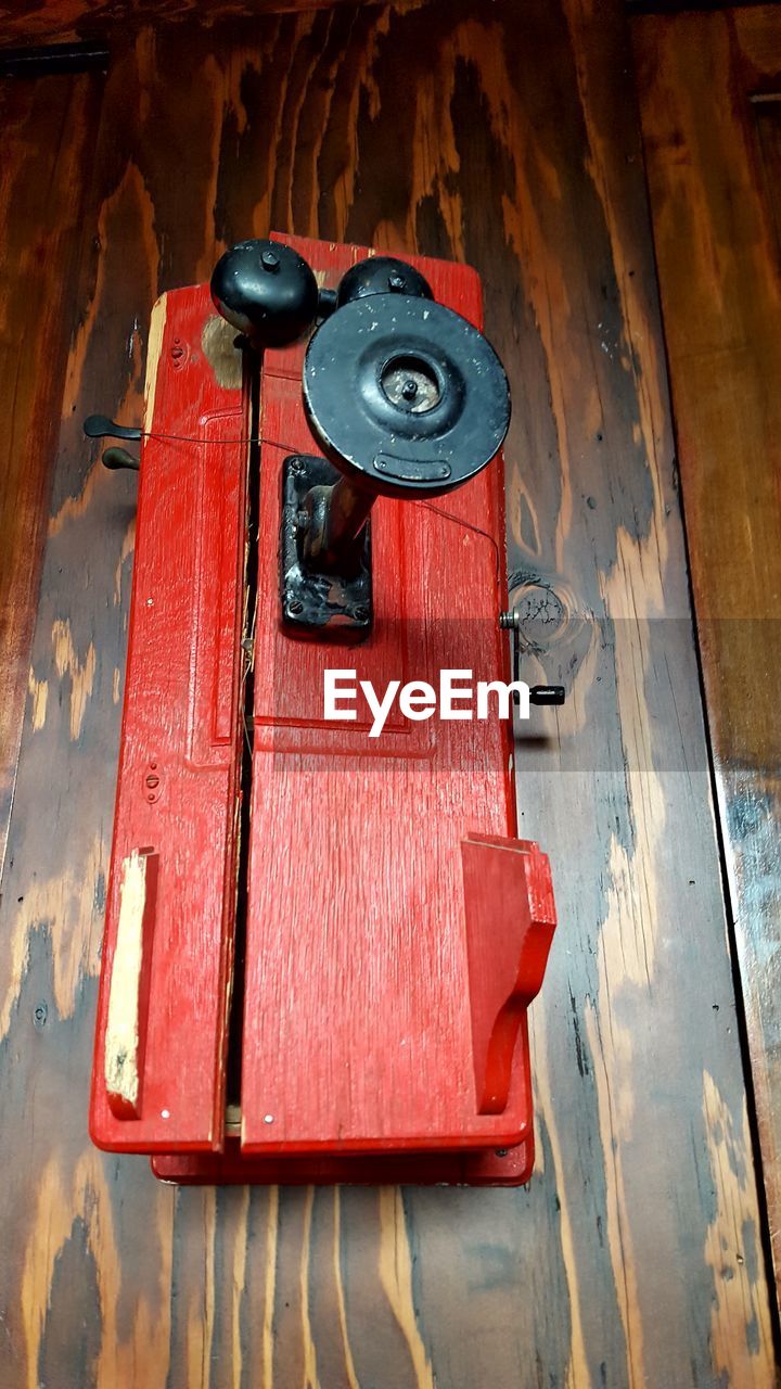 HIGH ANGLE VIEW OF TABLE AND WOOD ON WOODEN FLOOR