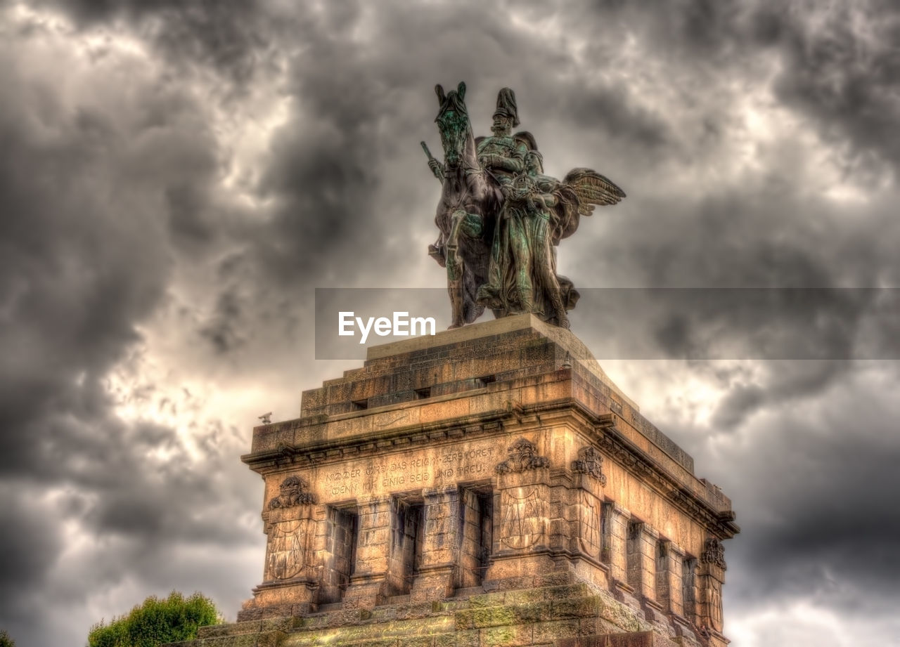 LOW ANGLE VIEW OF ANGEL STATUE AGAINST CLOUDY SKY DURING CLOUDS