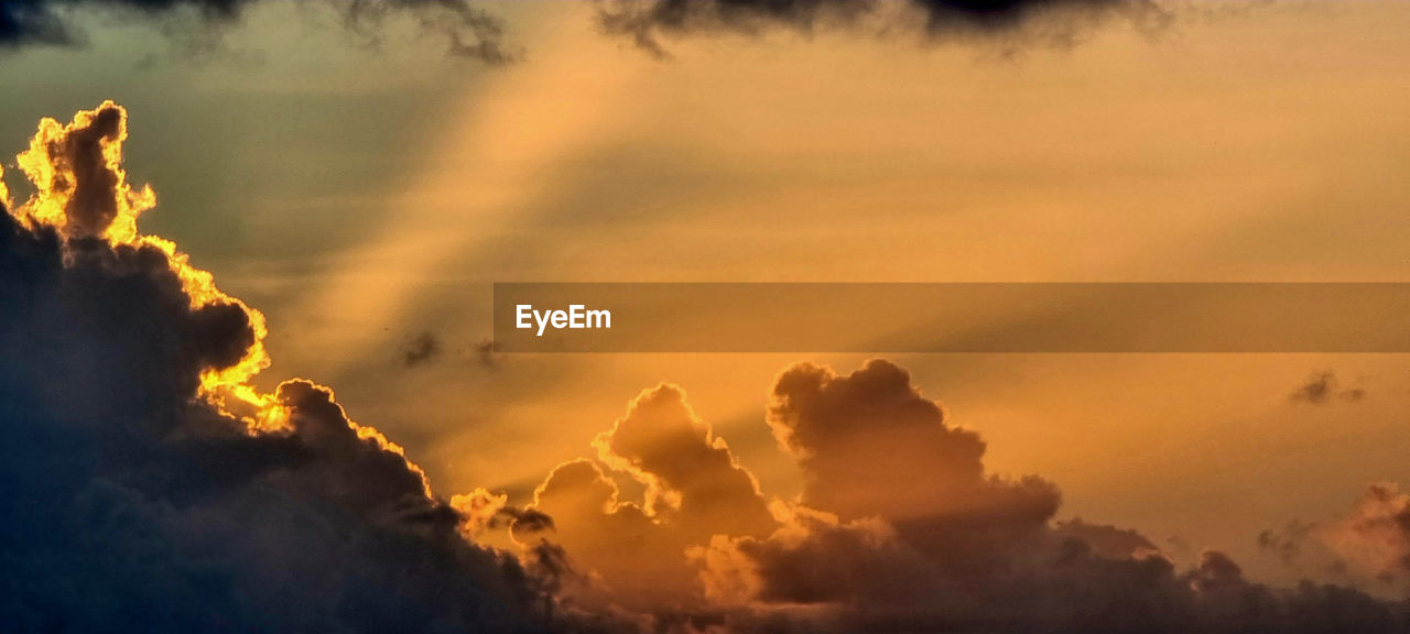 cloud, sky, environment, beauty in nature, nature, sunset, landscape, scenics - nature, dramatic sky, sunlight, dawn, no people, land, panoramic, mountain, fog, outdoors, sun, evening, orange color, cloudscape, tranquility, tree, afterglow, forest, sunbeam, silhouette, atmospheric mood, travel
