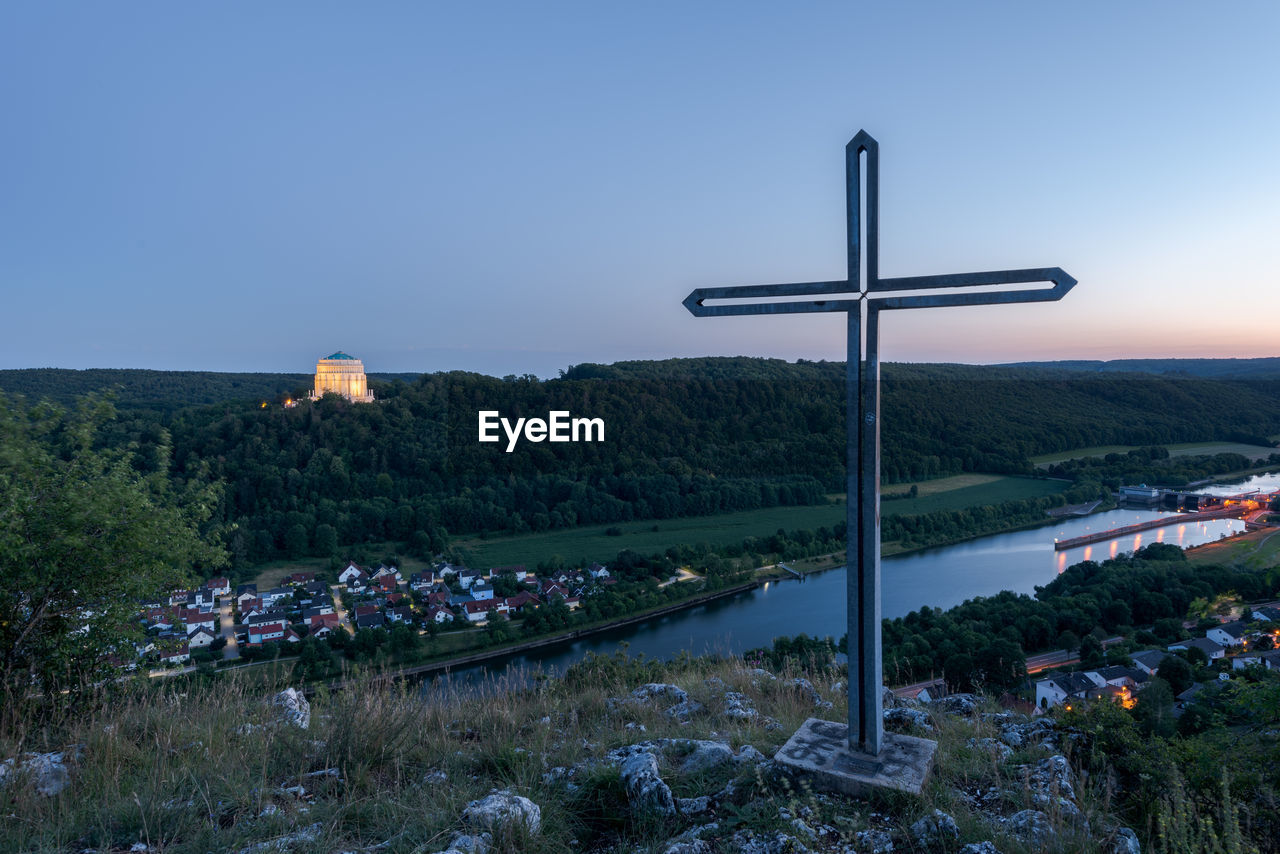 VIEW OF CROSS ON LANDSCAPE AGAINST SKY