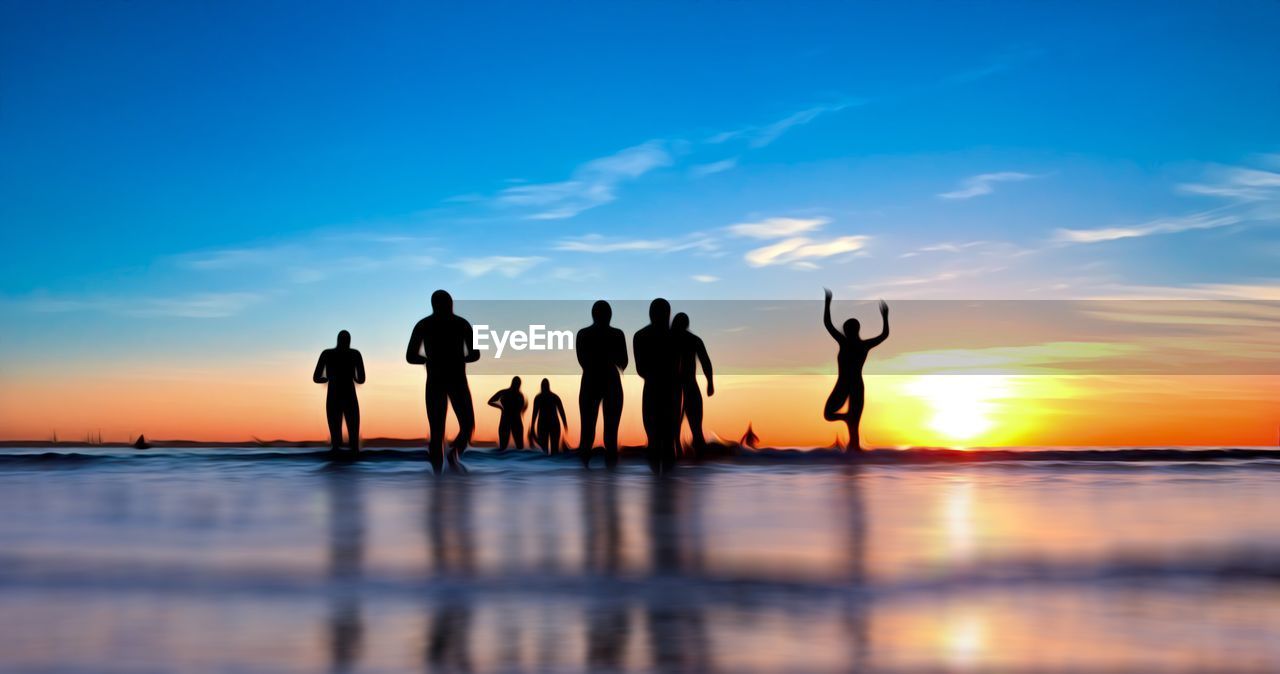 SILHOUETTE PEOPLE AGAINST SEA AT SUNSET