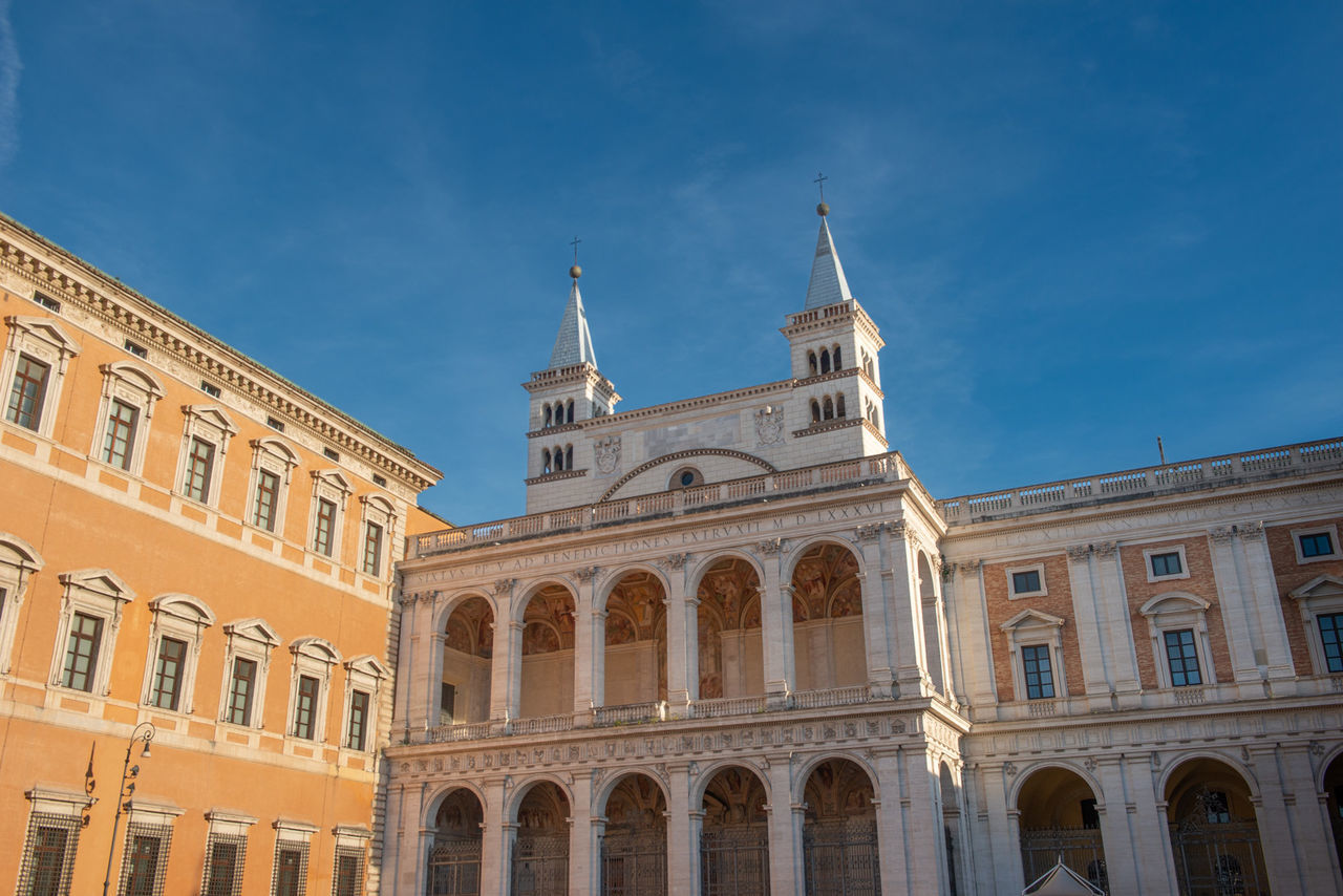 architecture, building exterior, built structure, travel destinations, sky, landmark, city, travel, arch, nature, history, the past, building, palace, facade, tourism, blue, outdoors, cloud, day, low angle view, no people, town square, window