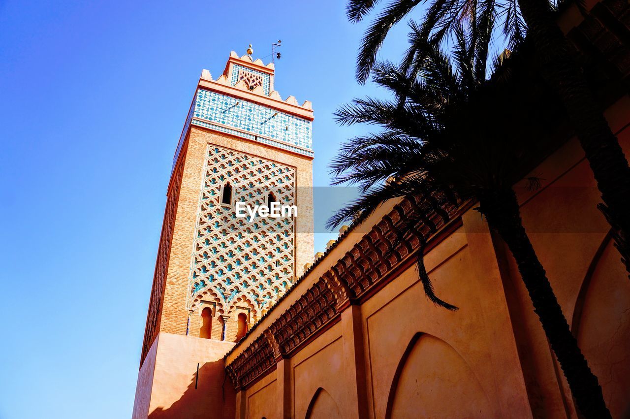 LOW ANGLE VIEW OF TRADITIONAL BUILDING AGAINST BLUE SKY