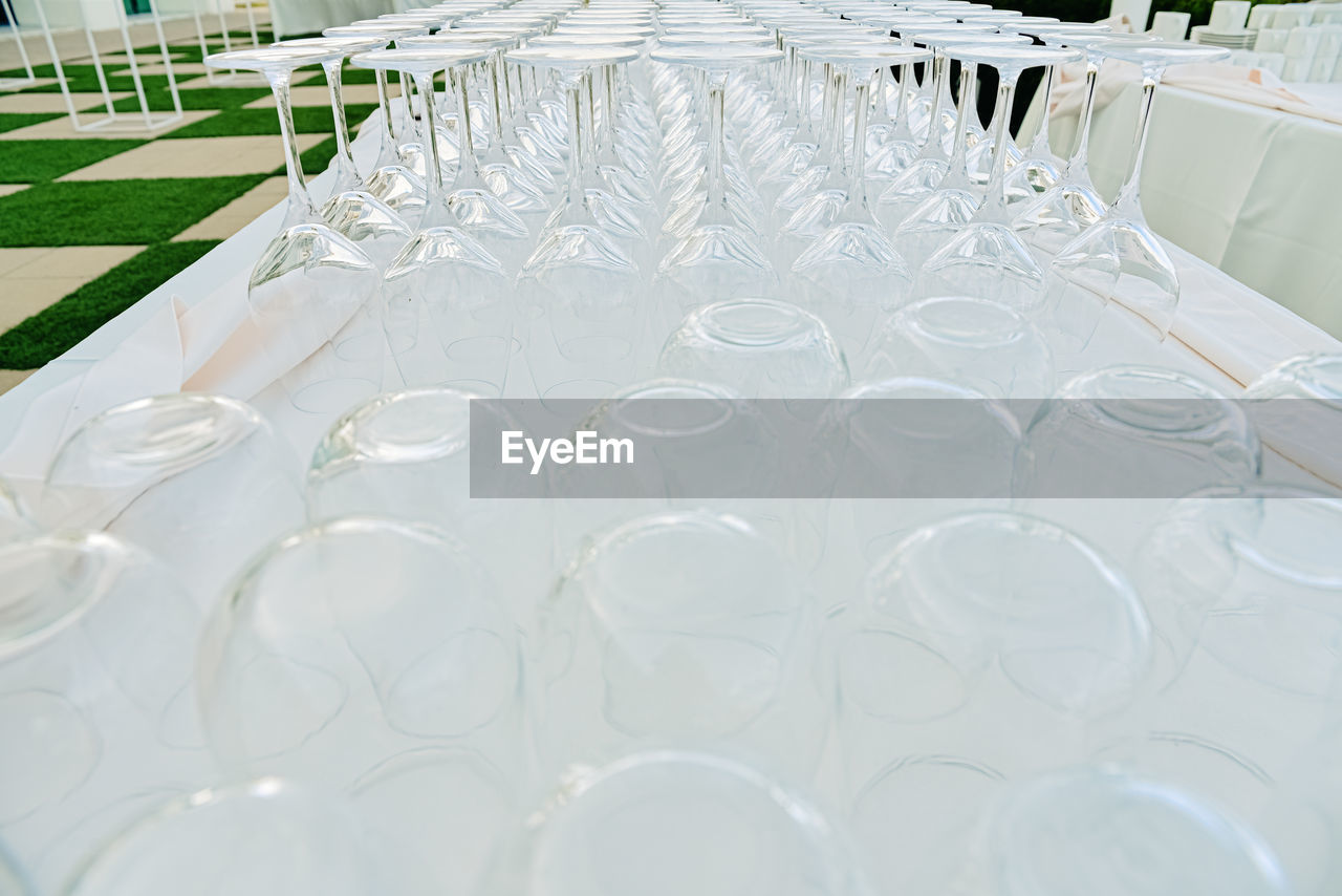 CLOSE-UP OF EMPTY GLASS WITH GLASSES