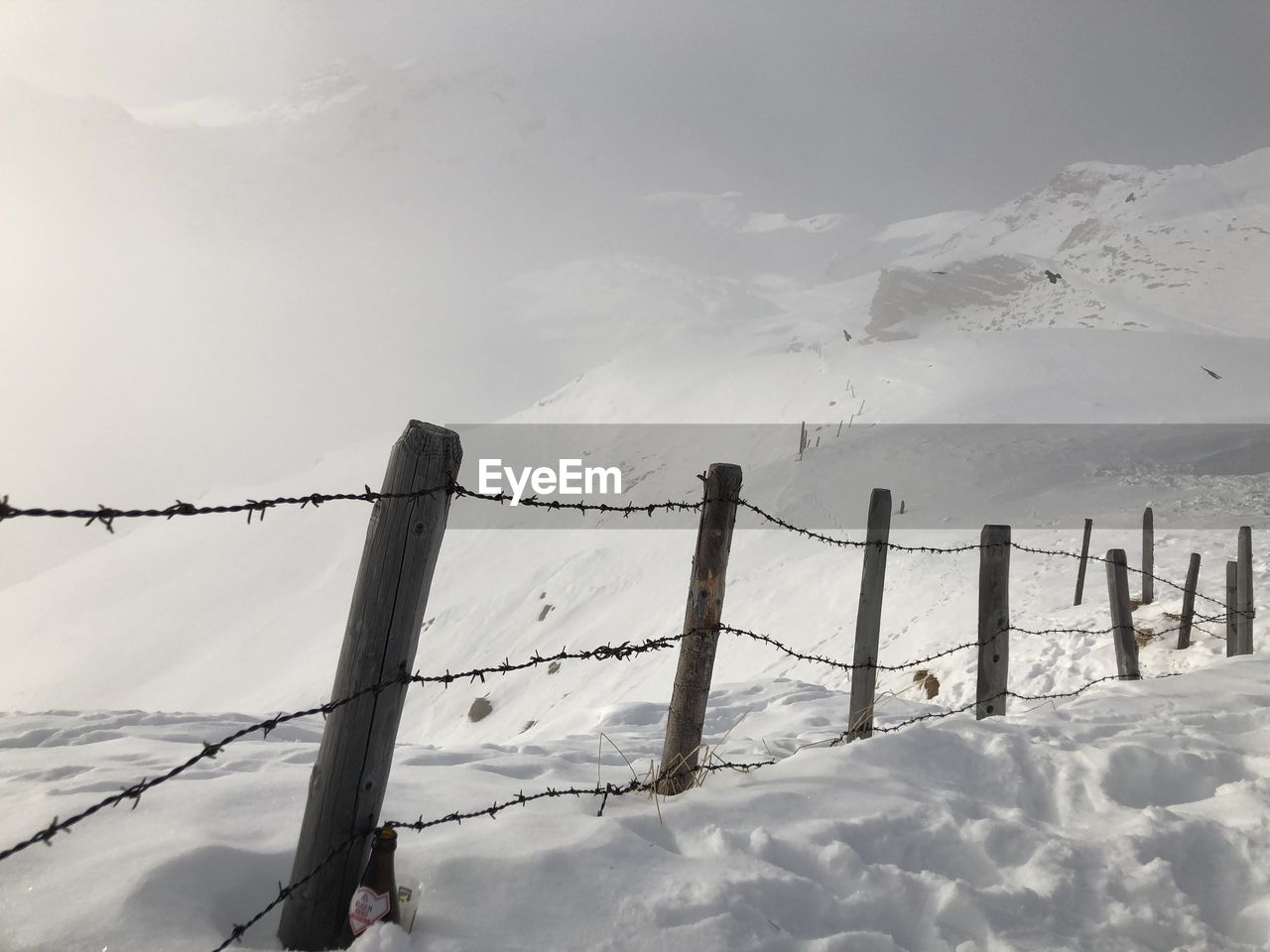 SCENIC VIEW OF SNOW COVERED MOUNTAIN AGAINST SKY