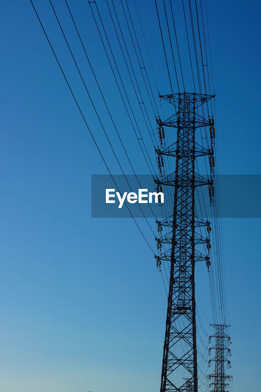 LOW ANGLE VIEW OF ELECTRICITY PYLON AGAINST CLEAR SKY