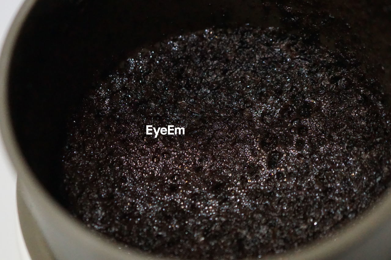 CLOSE-UP OF CAKE IN BOWL