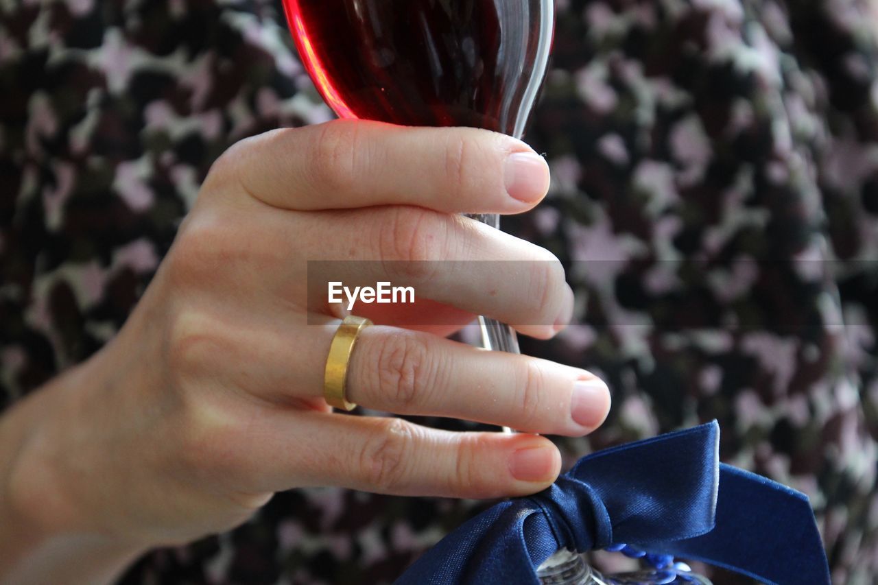 Close-up of woman hand holding wineglass