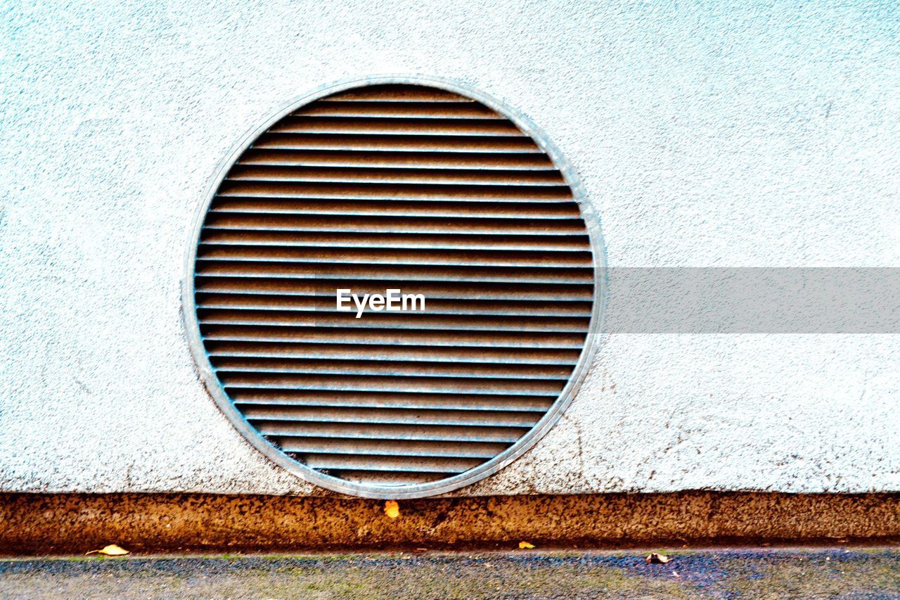 CLOSE-UP OF PIPE SEEN THROUGH WALL