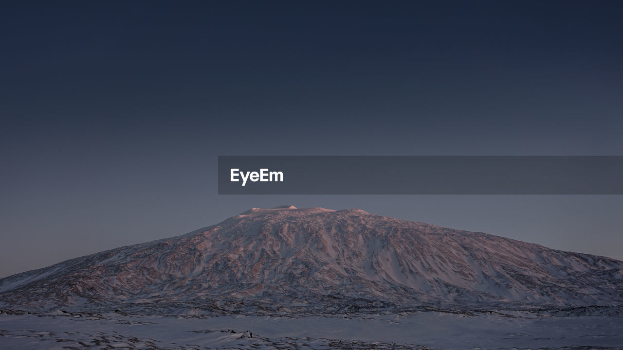 SNOWCAPPED MOUNTAIN AGAINST SKY