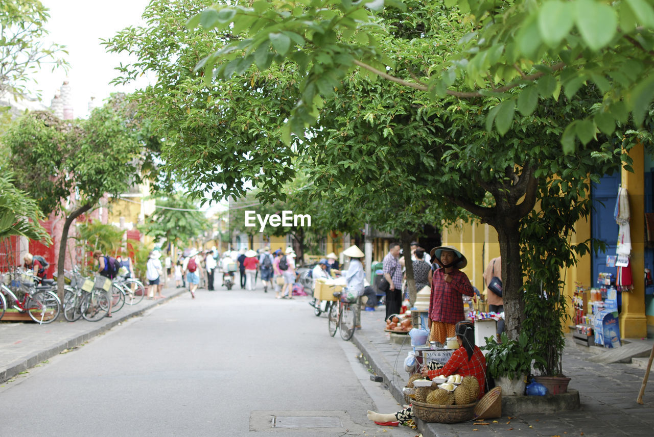 TOURISTS ON FOOTPATH