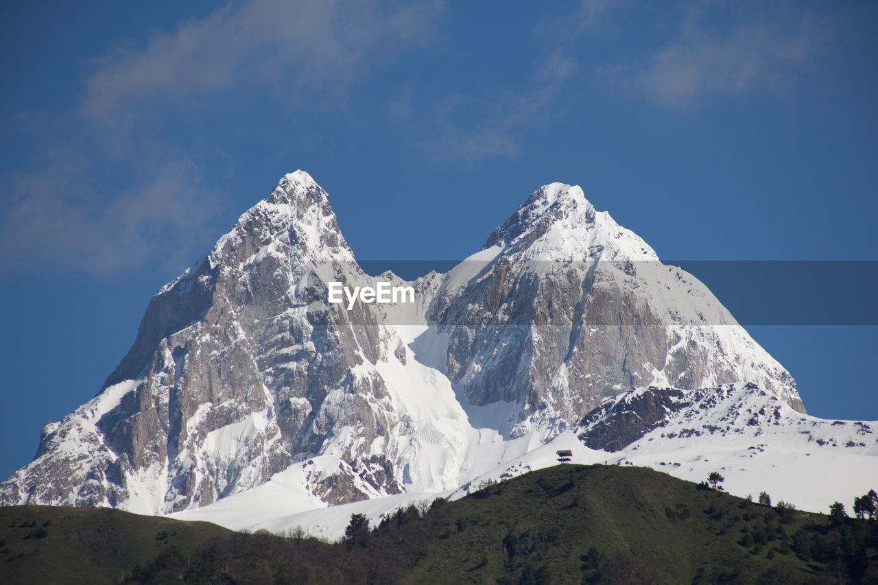 SNOWCAPPED MOUNTAIN AGAINST SKY