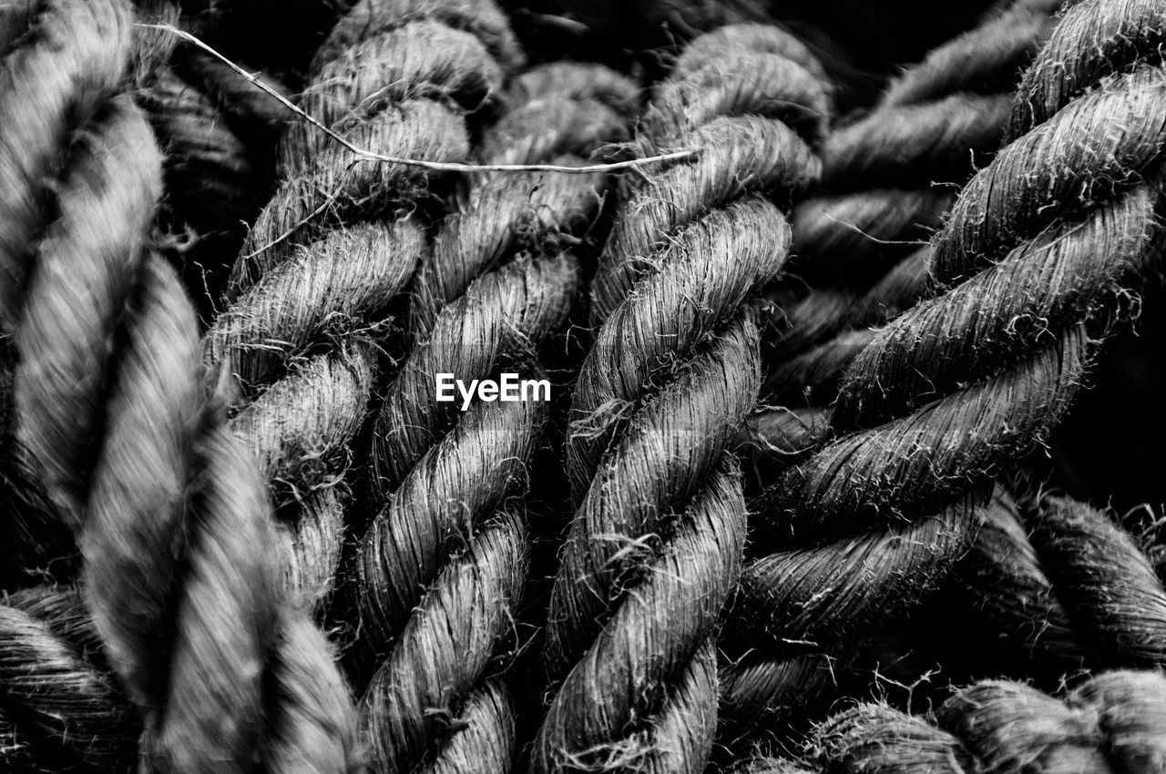 FULL FRAME SHOT OF ROPE