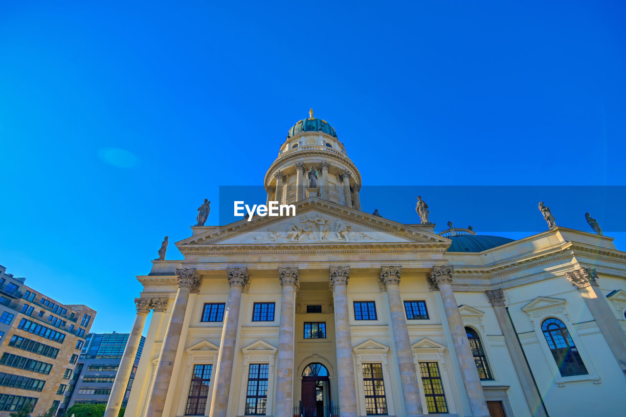 LOW ANGLE VIEW OF HISTORICAL BUILDING AGAINST CLEAR BLUE SKY