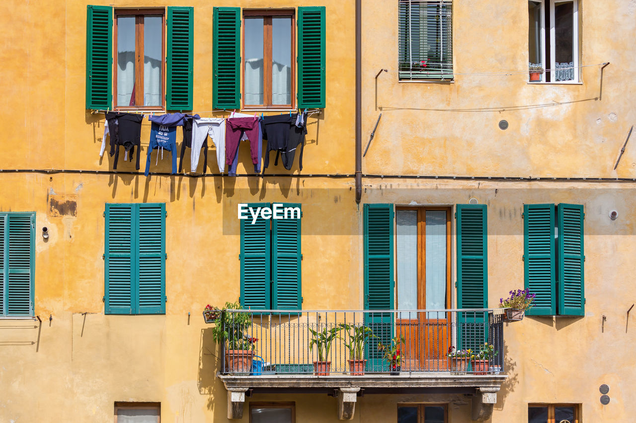 Clothes hanging to dry at the windows