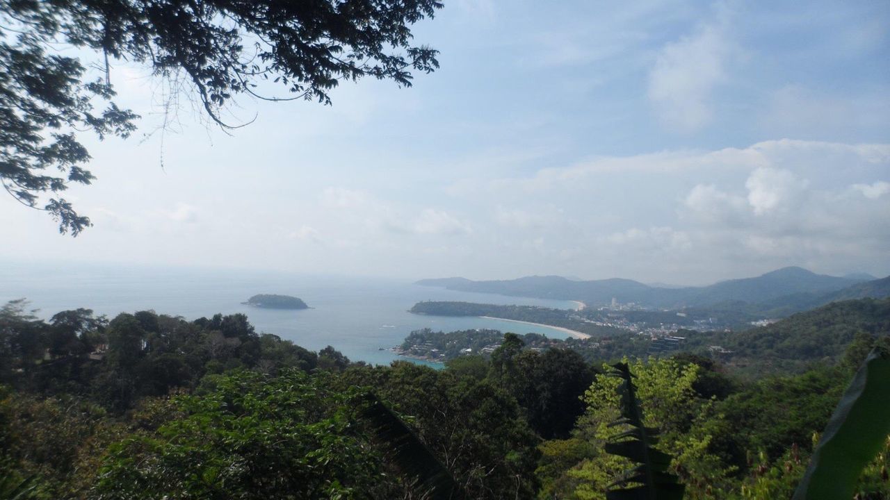 SCENIC VIEW OF SEA AND MOUNTAIN AGAINST SKY