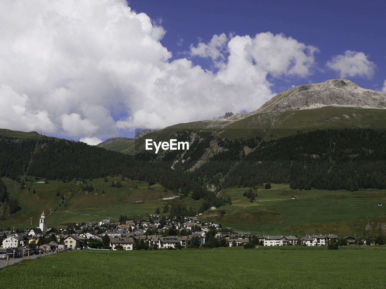 SCENIC VIEW OF TOWNSCAPE AGAINST SKY