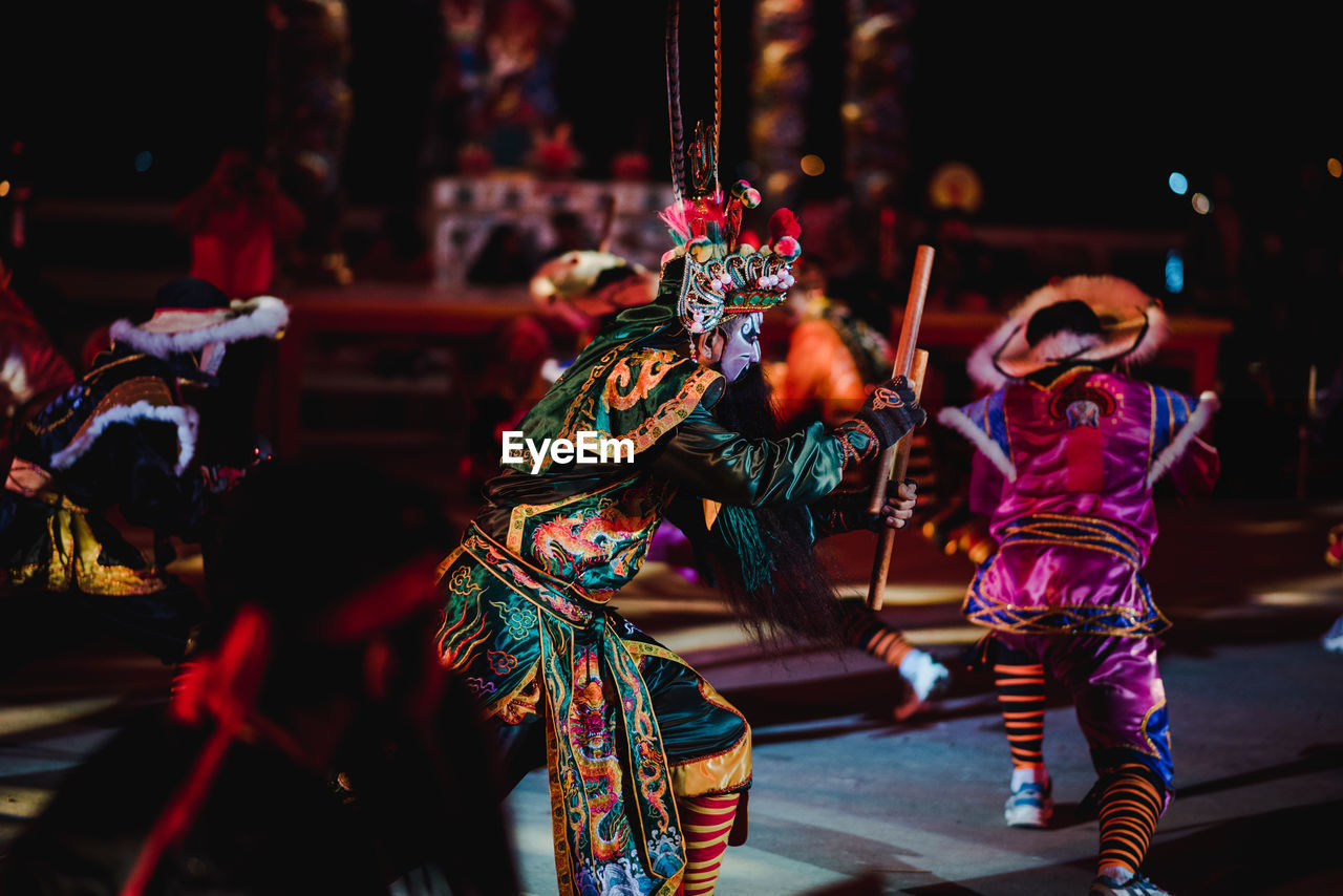 PEOPLE IN TRADITIONAL CLOTHING DURING FESTIVAL