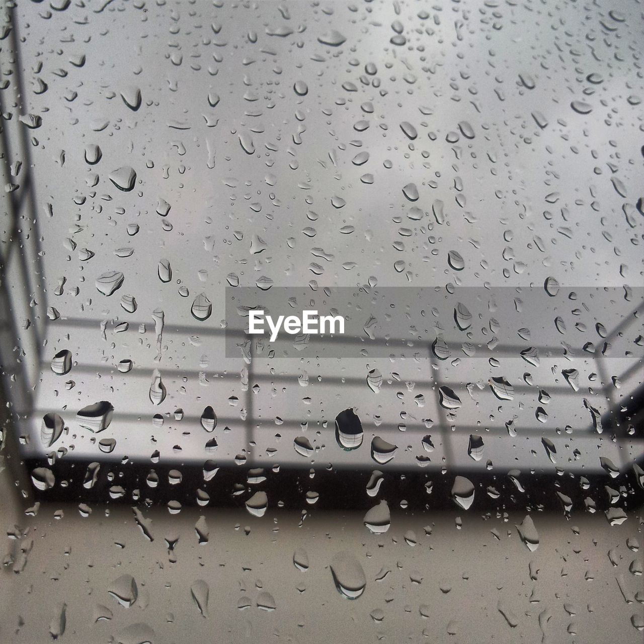 VIEW OF WATER DROPS ON GLASS WINDOW