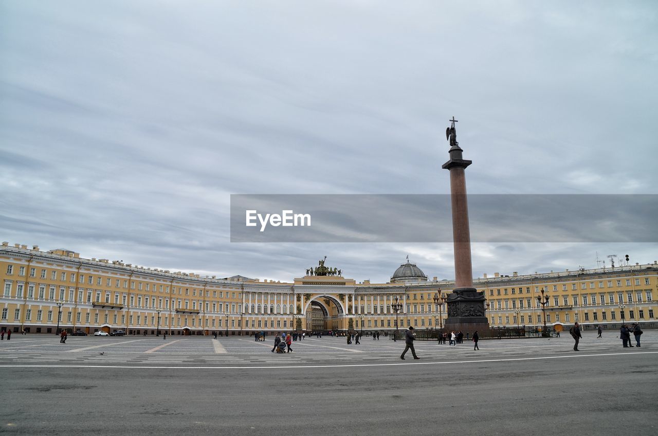 VIEW OF HISTORICAL BUILDING AGAINST SKY