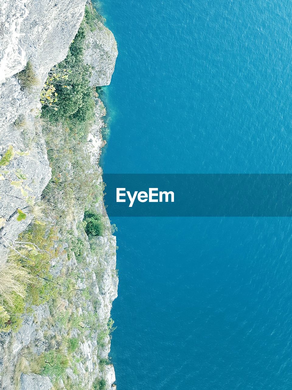 SCENIC VIEW OF SEA AND MOUNTAINS