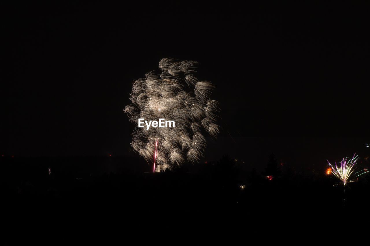 LOW ANGLE VIEW OF FIREWORK DISPLAY IN SKY