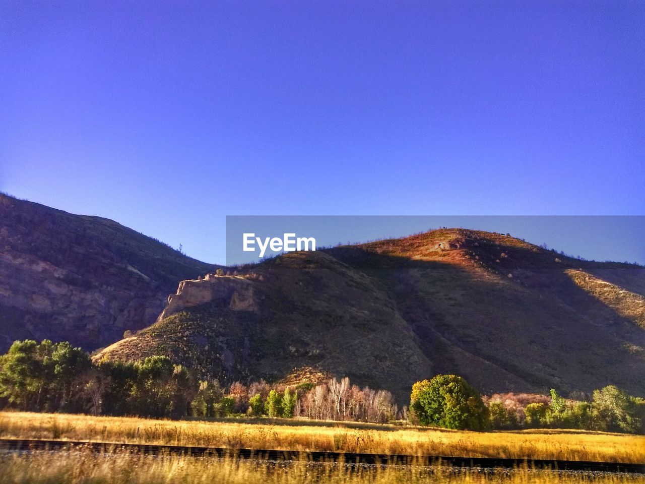 SCENIC VIEW OF MOUNTAINS AGAINST CLEAR SKY