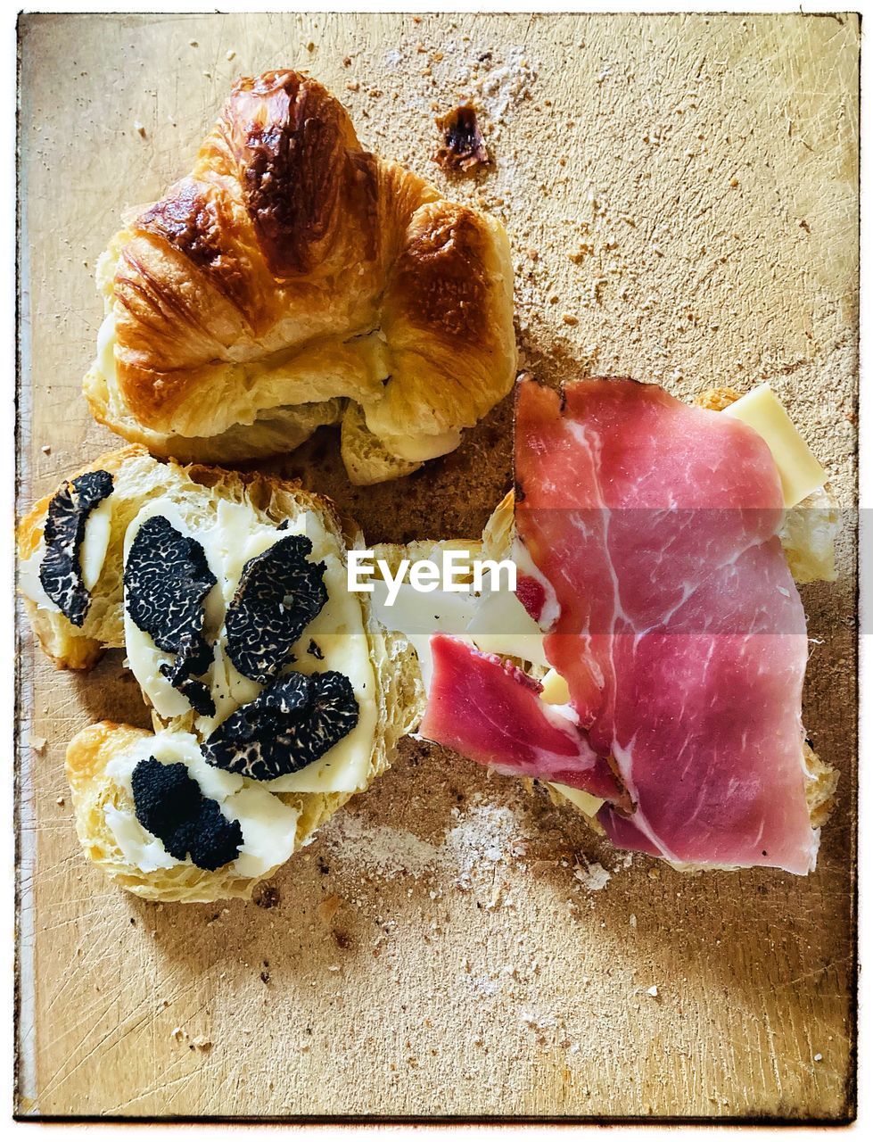HIGH ANGLE VIEW OF BREAKFAST ON TABLE