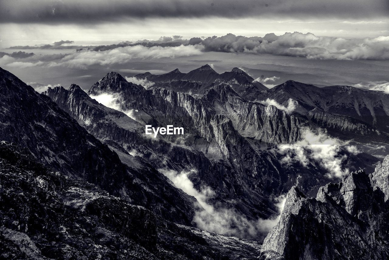 PANORAMIC VIEW OF DRAMATIC LANDSCAPE AGAINST SKY