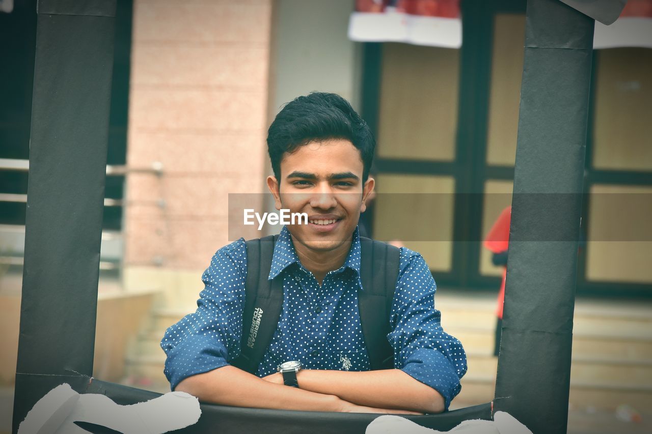 PORTRAIT OF A SMILING YOUNG MAN