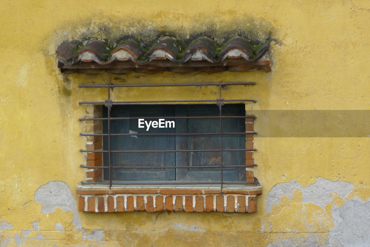 CLOSE-UP OF YELLOW WINDOW