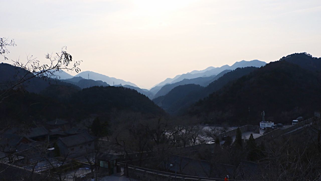 SILHOUETTE MOUNTAIN RANGE AGAINST SKY