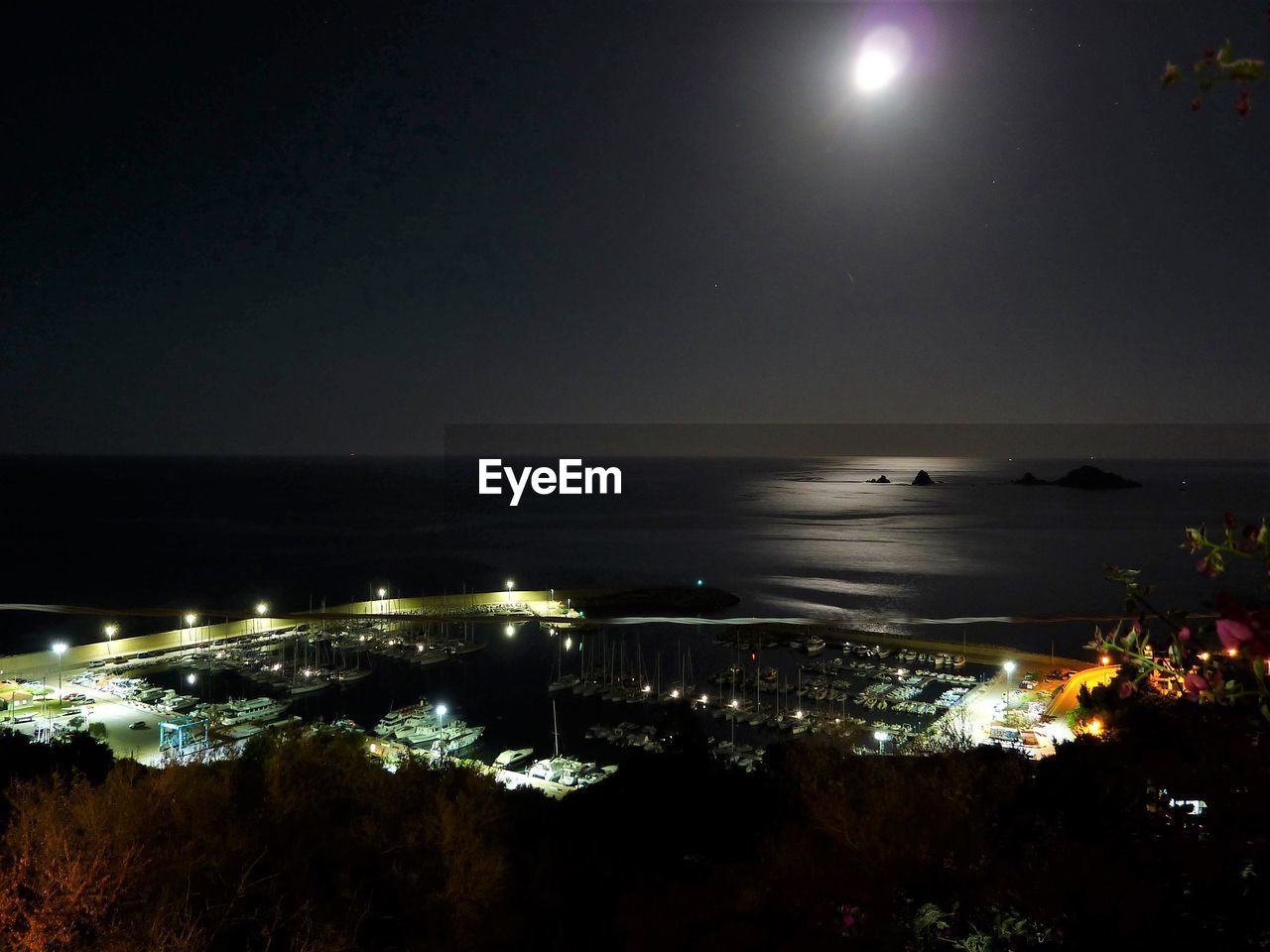 SCENIC VIEW OF SEA AGAINST MOON AT NIGHT