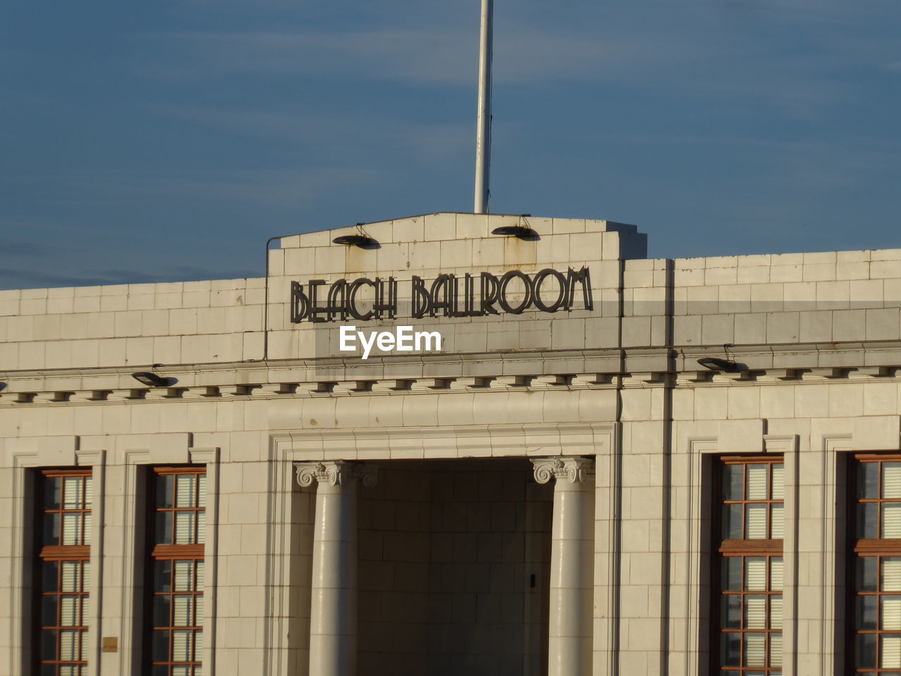 LOW ANGLE VIEW OF INFORMATION SIGN ON BUILDING