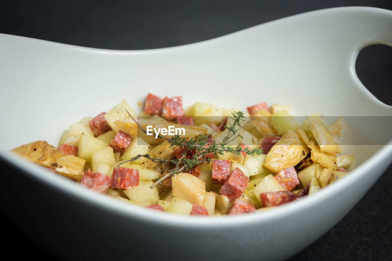 HIGH ANGLE VIEW OF CHOPPED VEGETABLES IN BOWL