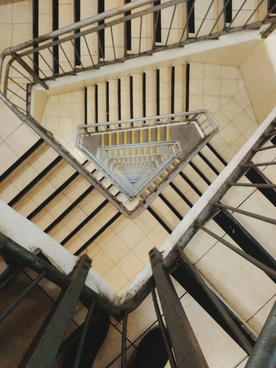 LOW ANGLE VIEW OF STAIRS IN BUILDING