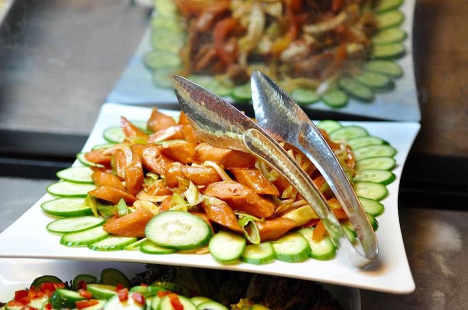 CLOSE-UP OF FOOD IN BOWL