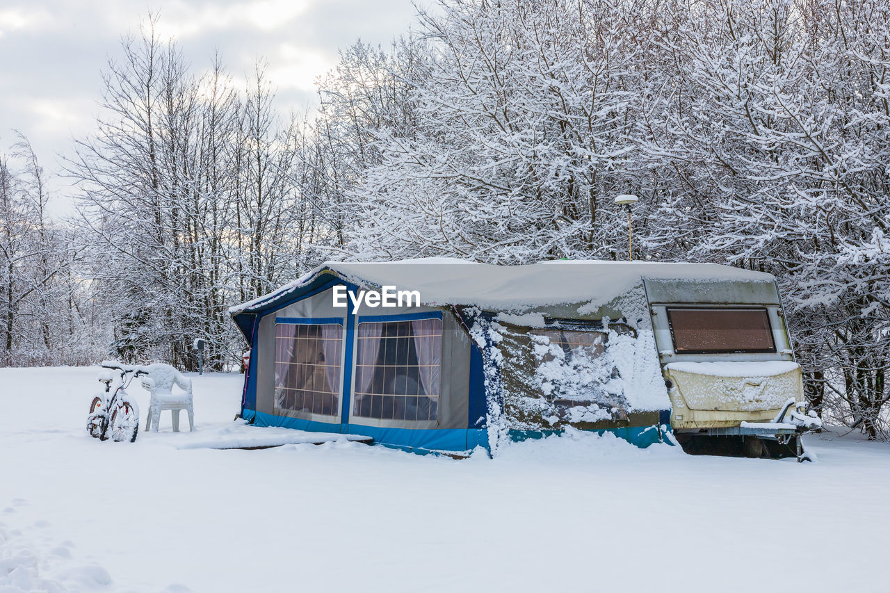 Winter camping with a caravan and tent